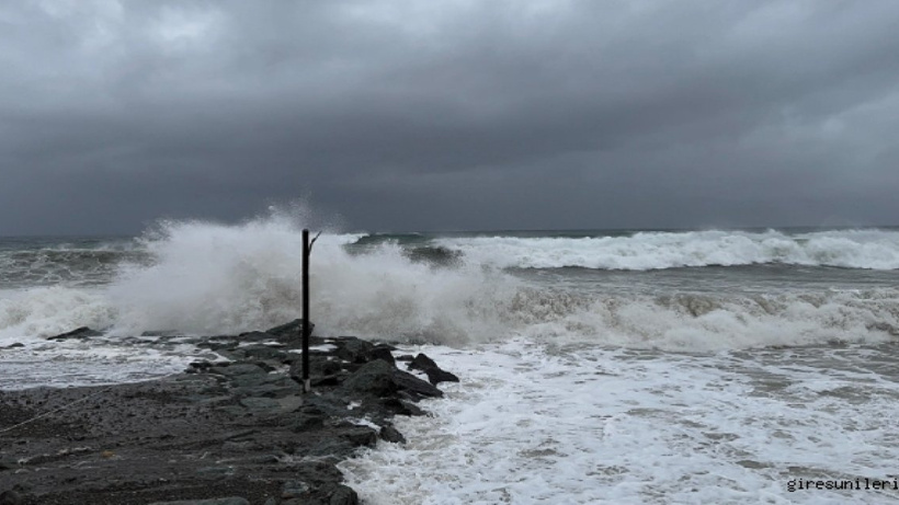 Meteoroloji Karadeniz ve Akdeniz'i fırtına için uyardı