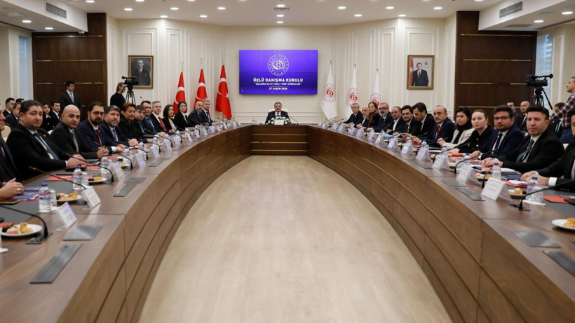 İşçi ve işveren sendikaları iş hukuku için toplandı