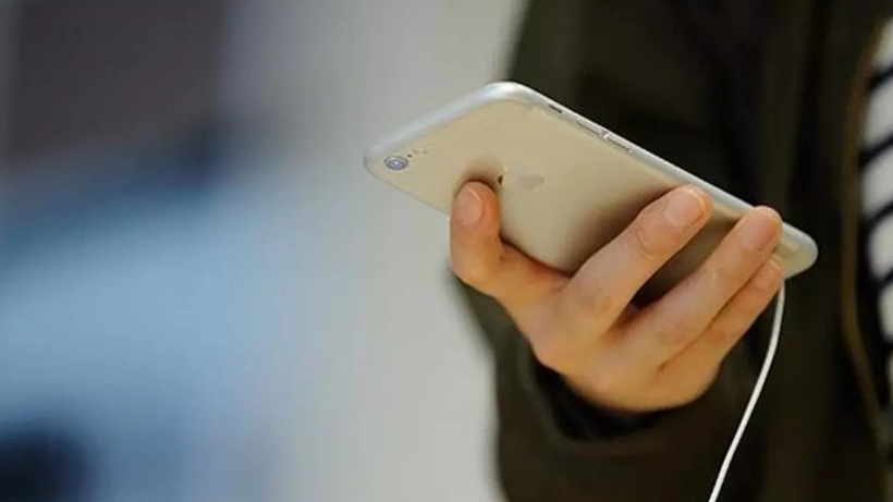 Dolandırıcı olduğu ortaya çıkan bakan istifa etti