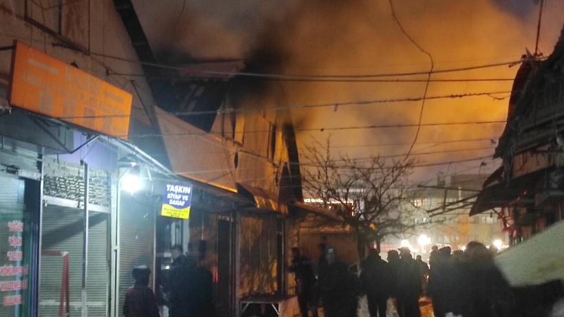 Van'da Mısır Çarşısı'nda çıkan büyük yangında 1 kişi öldü