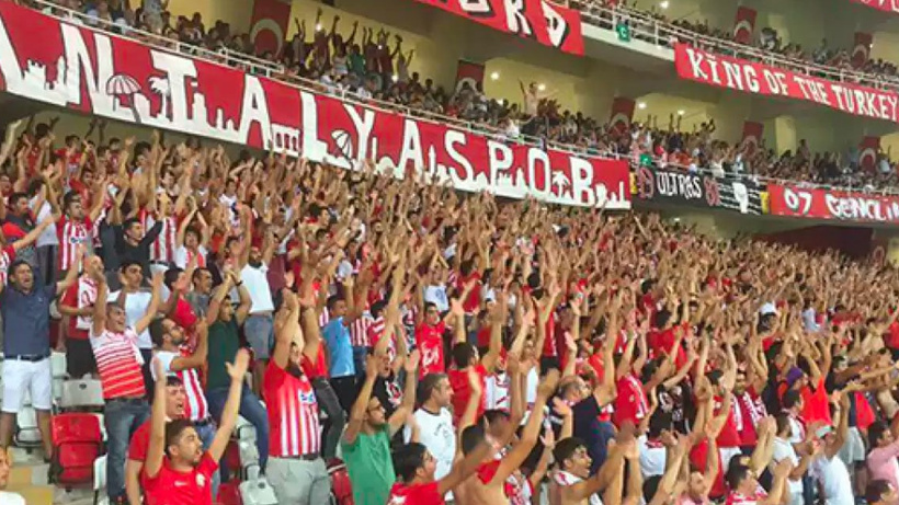Antalyaspor 77 lira yaptı. 13 bin kişi akın etti