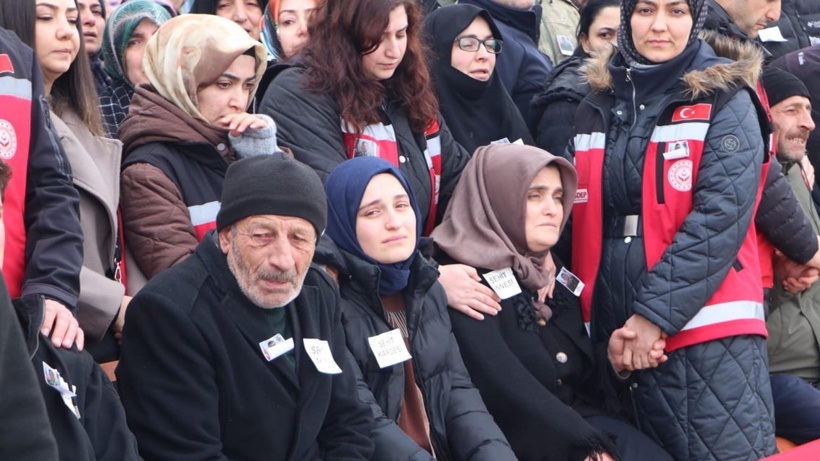 Şehit cenazesinde yürek yakan anlar. Babası bağırdı "Susun, Taha uyuyor"