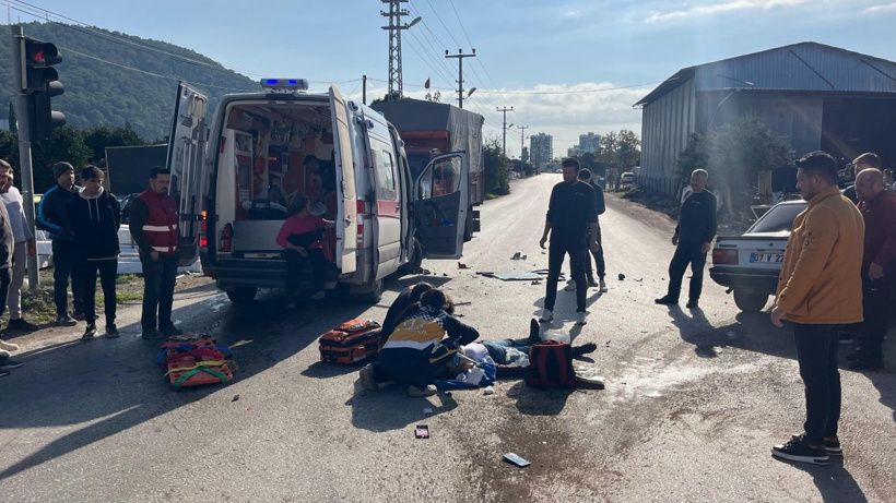 Ambulans kazaya karıştı. 3 kişi yaralandı