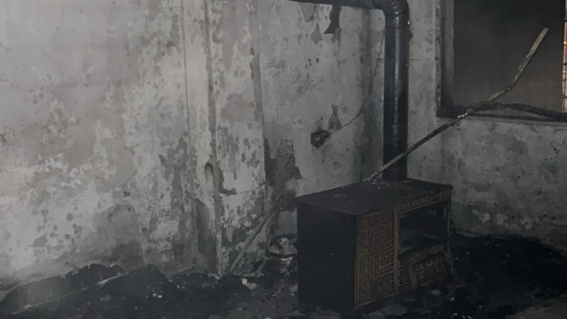 İki katlı evde yangın çıktı. 5 kişi yaralandı