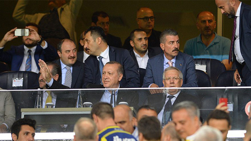 Cumhurbaşkanı Recep Tayyip Erdoğan’a, Kadıköy’de İzmir Marşı sürprizi