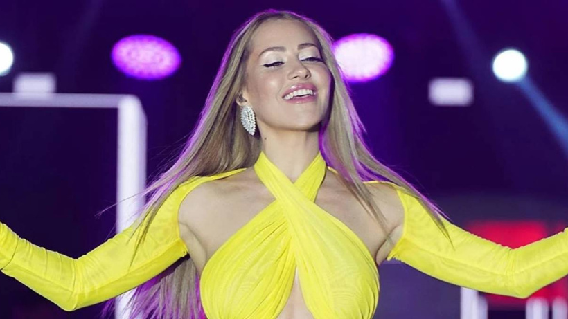 Derya Uluğ Fenerbahçe maçına gitti: En Nesyri taklidi yaptı