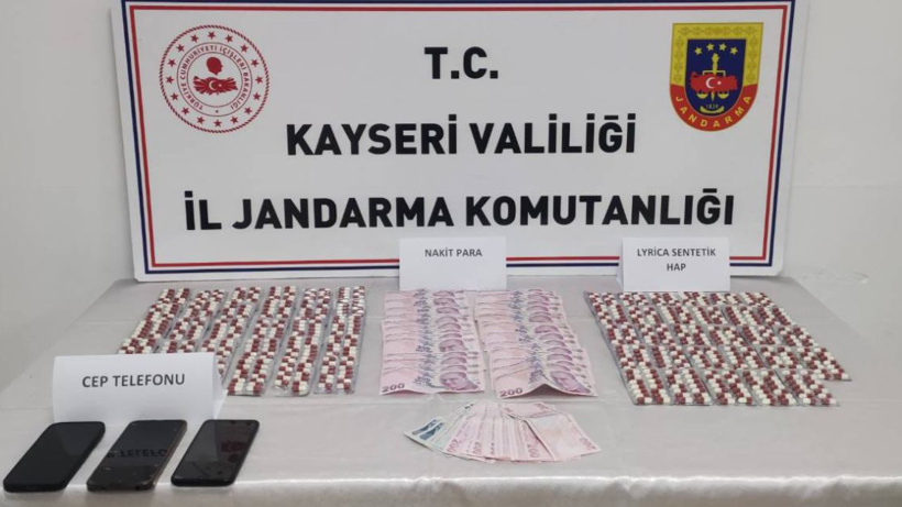 1036 sentetik hap ele geçirildi