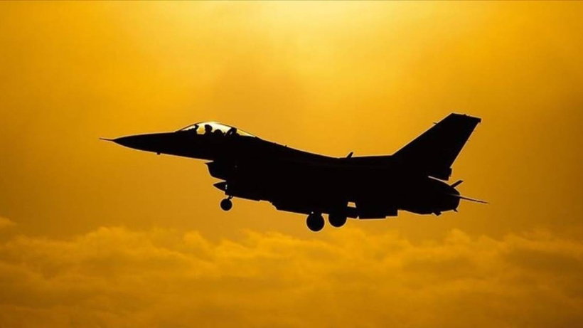 Çin'de savaş uçağı düştü: Pilot koltuk fırlatma yöntemiyle kurtuldu