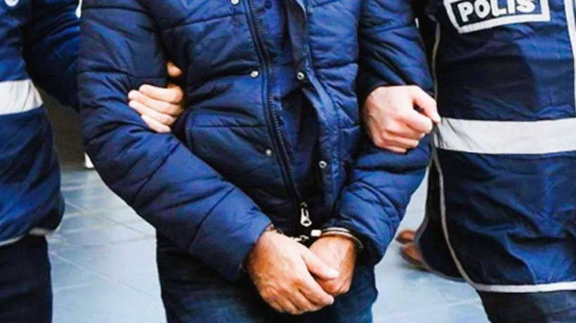 Polisten kaçarken 5 araca çarptı: 33 yıl hapis cezası olan firari yakalandı