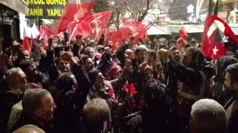 Kars Kalesi'ne İmamoğlu posteri asan 3 genç gözaltına alındı