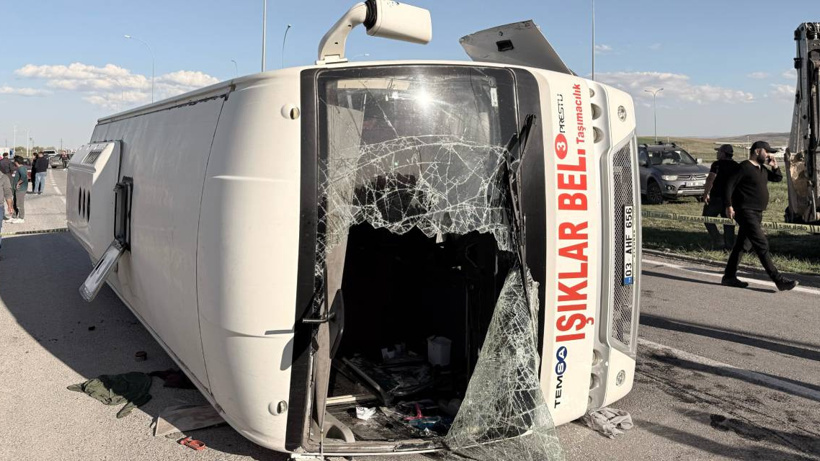 Tekstil işçilerini taşıyan servis devrildi: 12 yaralı