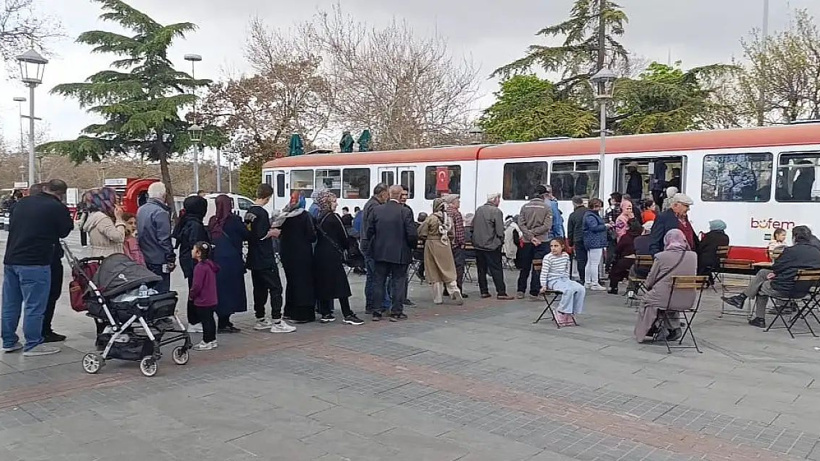 AKP'nin kalesinde ucuz simit-çay kuyruğu