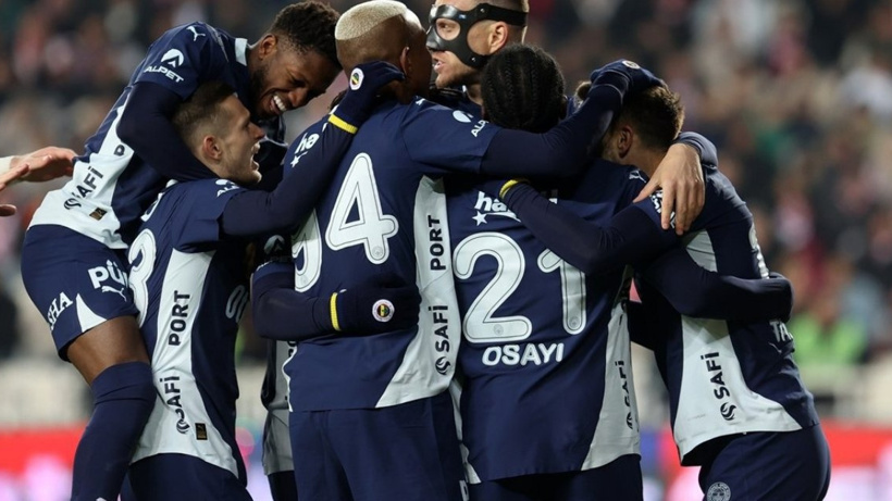 Fenerbahçeli futbolcu Galatasaray'ın kapısından döndü