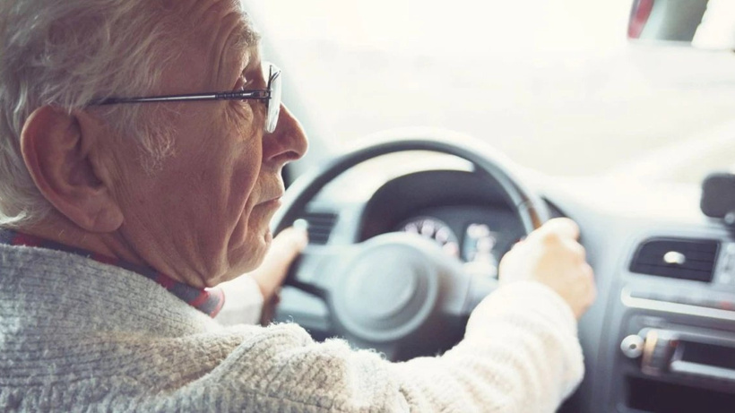 75 yaş üstü sürücüler trafikten men edilecek