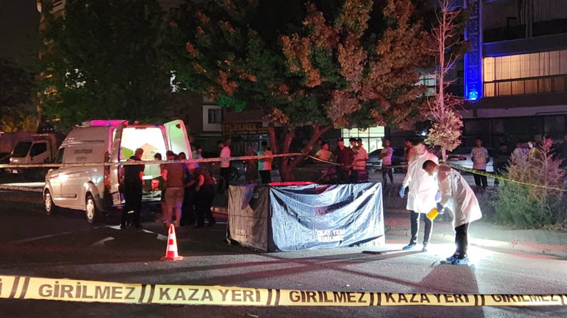 Yolun karşısına geçmeye çalışan yaşlı adam öldü: Sürücü olay yerinden kaçtı