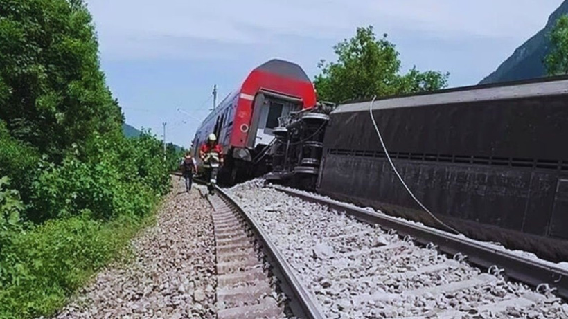 Danimarka'da tren raydan çıktı: Ölü ve yaralılar var