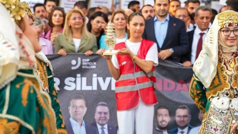 Aydın'dan Çerçioğlu tepkisi: 'Omurga' maketiyle yürüyüş