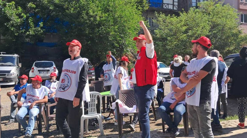 Mahkeme kararına rağmen işe alınmayan işçilerin çadırına polis müdahalesi