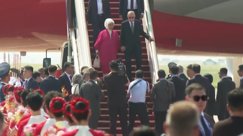 Erdoğan altı bakan ve MİT Başkanı ile Çin'de