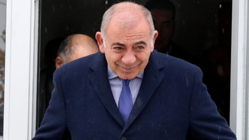 Kayyum Gürsel Tekin gözünü kararttı! Bu sefer saat verdi