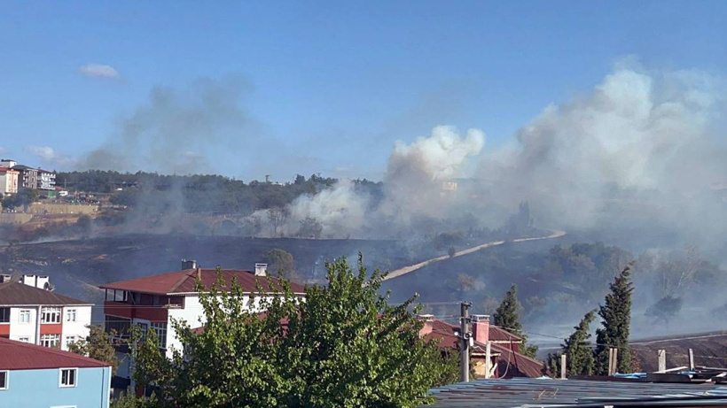 Ot yangınında fabrikaları duman kapladı işçiler eve gönderildi