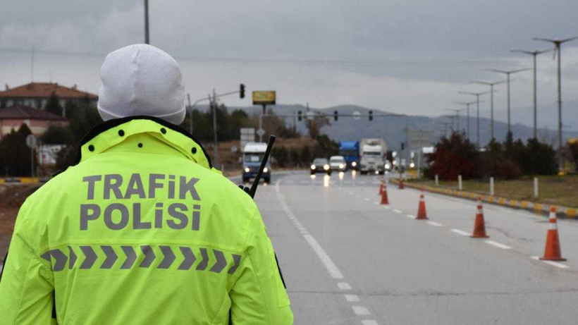"Dur" ihtarına uymayan sürücü kaza yaptı