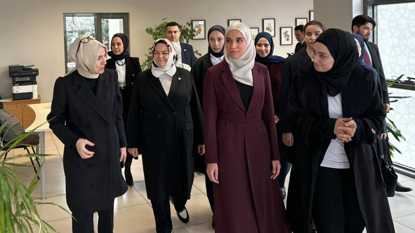 Şara'nın eşi Latife El Durubi'den Kadıköy Anadolu İmam Hatip Lisesi'ne ziyaret