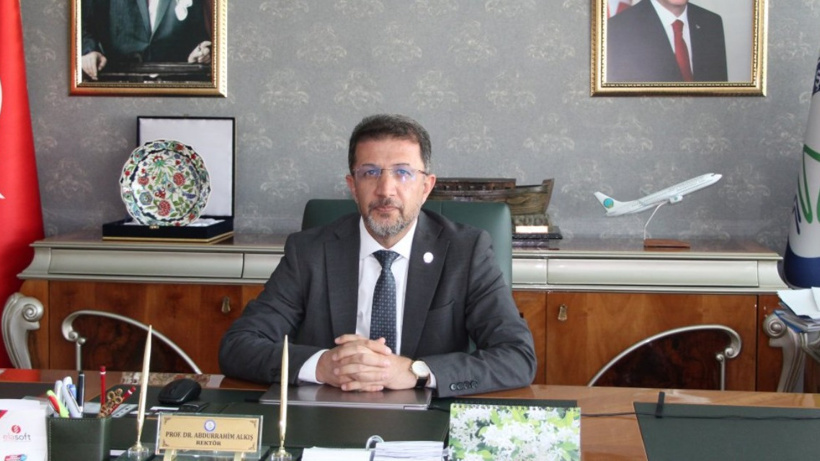 Kardeşine özel ilan açan Abdurrahim Alkış: Münafık vekiller kudursa da rektör benim