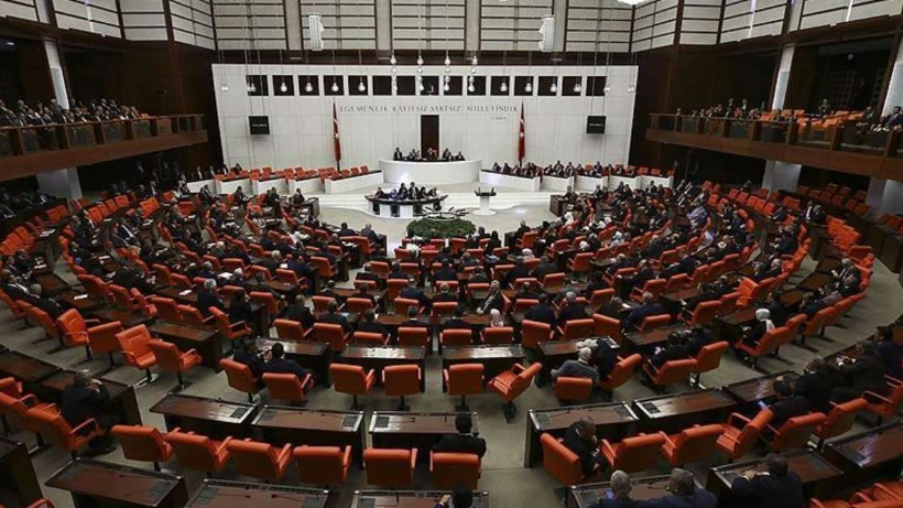 Son Dakika | Meclis'te ortalık karıştı: CHP'nin emekli ücreti protestosuna AKP'den müdahale