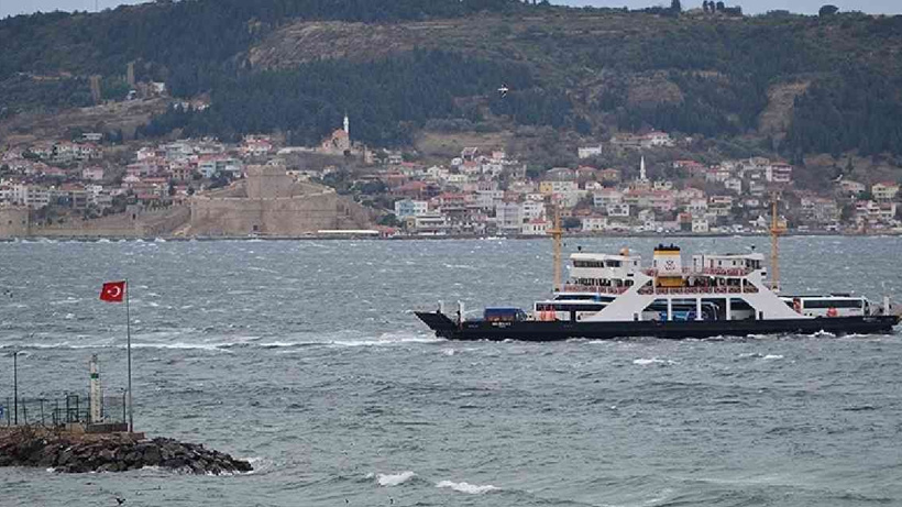 Çanakkale'de feribot seferlerine fırtına engeli