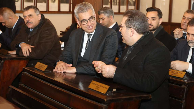 'Can güvenliği yok' deyip kapattıkları Erzurum Kongre Binası'na Bakan Memişoğlu'nu götürdüler