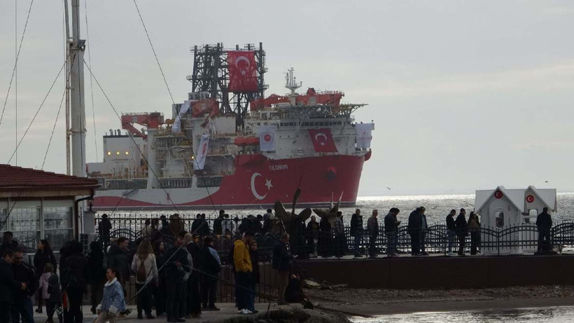 Dev sondaj gemisi Çanakkale Boğazı’ndan geçti: Helikopter pisti de var
