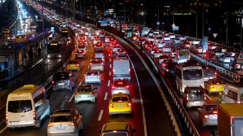 İstanbul'da trafik kilit! Harita kırmızıya boyandı
