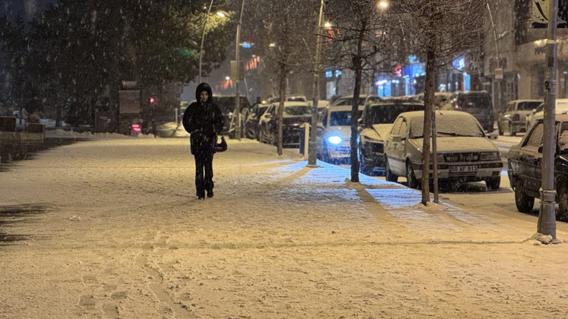 Erzurum'da 3 ilçede eğitime kar engeli!