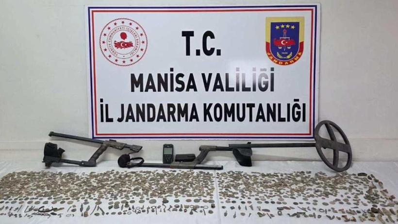 Manisa'da "Anadolu Mirası" operasyonu: Binlerce tarihi eser kurtarıldı