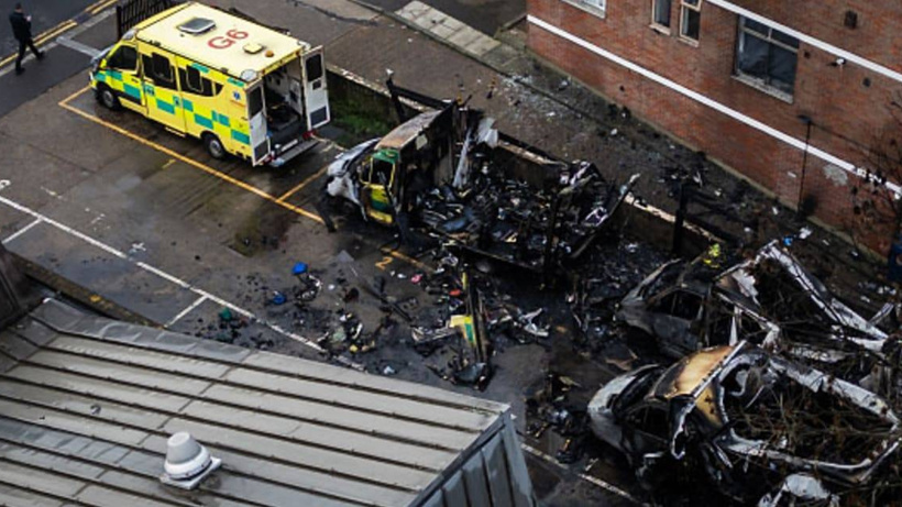 Londra'da Yahudi topluluğuna ait ambulanslar ateşe verildi