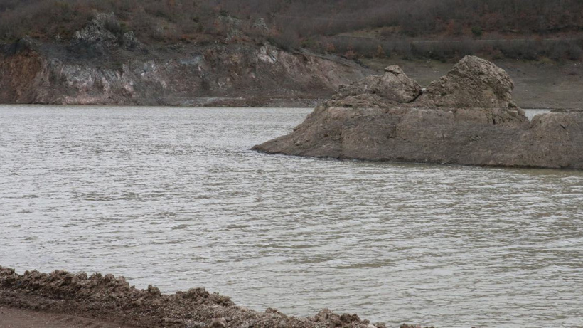 Kuraklığın izleri silindi: 500 metrelik yol sular altında kaldı