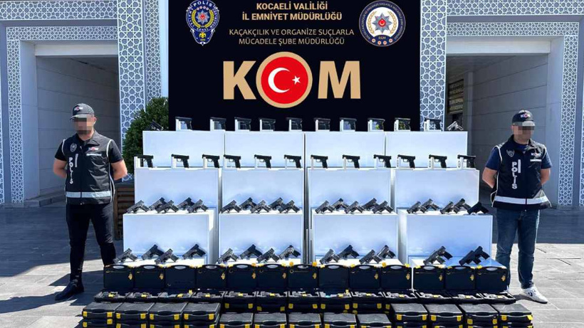 Kocaeli'de silah kaçakçılığı operasyonu: 60 adet ruhsatsız tabanca yakalandı