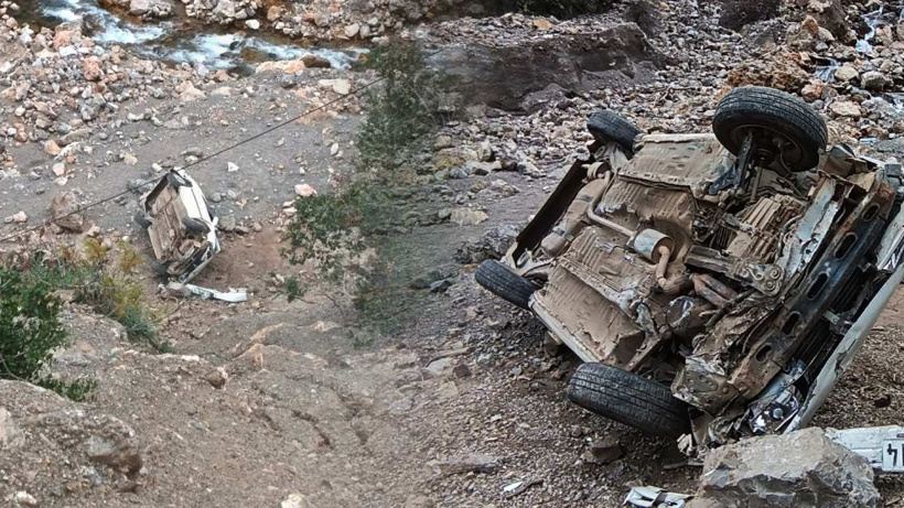 Dereye uçan otomobilin sürücüsü yaralandı!