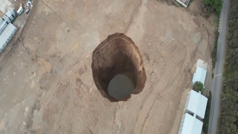 Hatay’da oluşan dev obruk gittikçe büyüyor