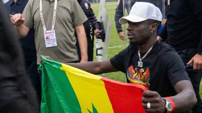 Sahadaki kriz eve taşındı: Diagne'nin balkonundaki Senegal bayrağına polis baskını