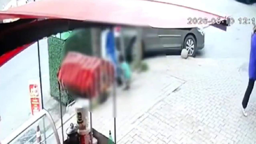 İki çocuk sokak ortasında kedi bıçakladı: Müdahale eden esnafı da tehdit ettiler - Resim : 2