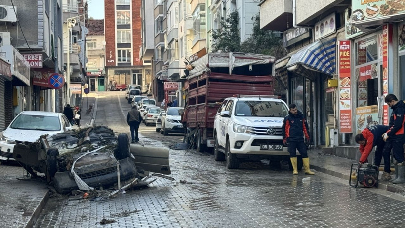 Sel Samsun'u savaş alanına çevirmiş! Hava aydınlanınca felaketin boyutu ortaya çıktı - Resim : 1