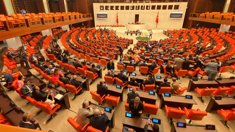 TBMM’de tansiyon gerildi, sesler yükseldi! CHP'li ve AKP'li vekiller arasında 'araç' polemiği - Resim : 1