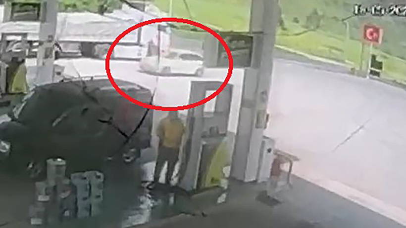 Son Dakika | Mersin'de silahlı saldırı! Eşini öldürüp şehri kana buladı: 6 ölü 8 yaralı - Resim : 1