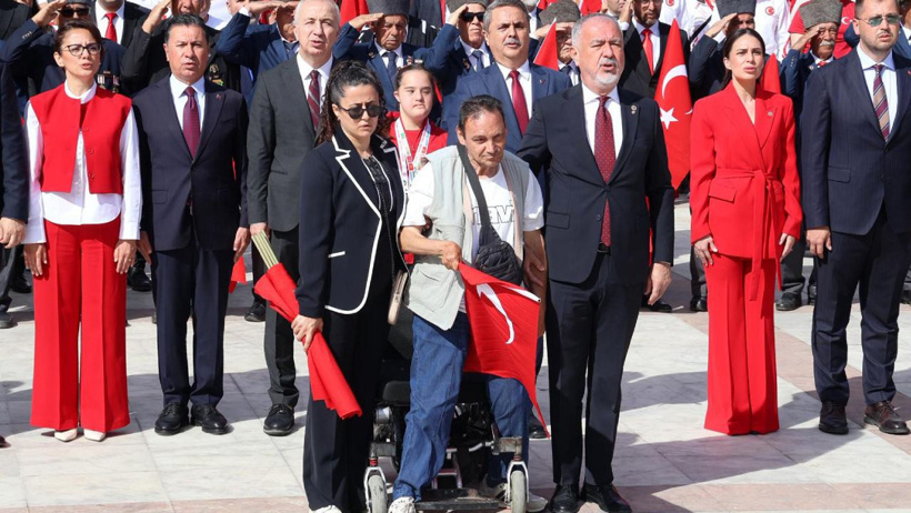 Atatürk sevgisi engel dinlemedi! İstiklal Marşı'ndaki o çaba duygulandırdı - Resim : 3