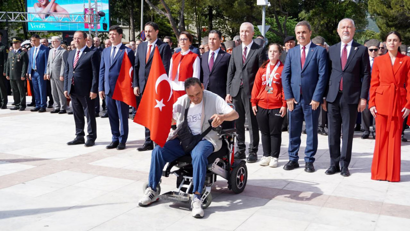 Atatürk sevgisi engel dinlemedi! İstiklal Marşı'ndaki o çaba duygulandırdı - Resim : 1