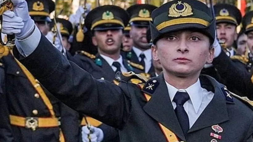 Ebru teğmenin dönüşünü reddeden hakimin AKP’lilerle fotoğrafı çıktı! HSK’ya şikayet edildi - Resim : 2