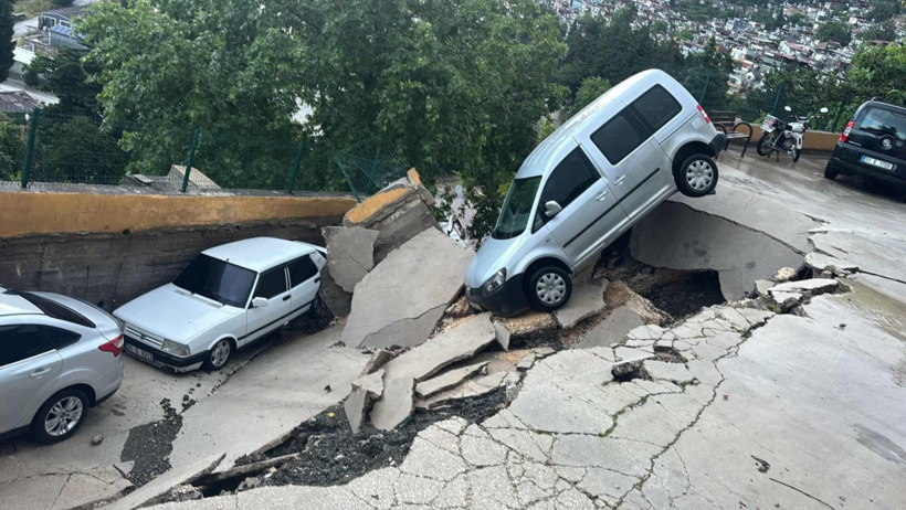 Hatay'da Asi Nehri taştı! Çöken ev ve yollarda can kaybı 2'te çıktı - Resim : 2