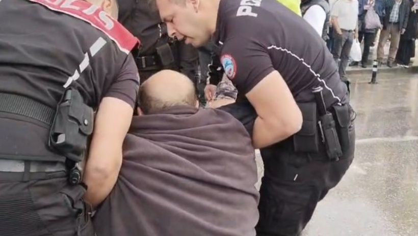 Çorum' da Saat Kulesi önünde bıçakla taşkınlık çıkardı! - Resim : 4